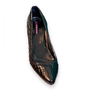 Prada Women's Black Croc-Embossed Pumps Euro Size 38